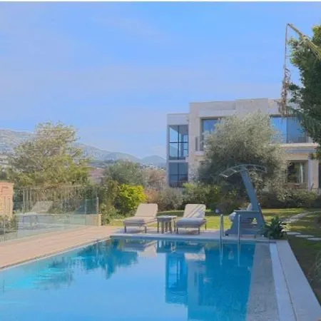 Guemuesluek Infinity Seaview, Pool & Sauna Villa