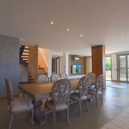 Guemuesluek Infinity Seaview, Pool & Sauna Villa Bodrum